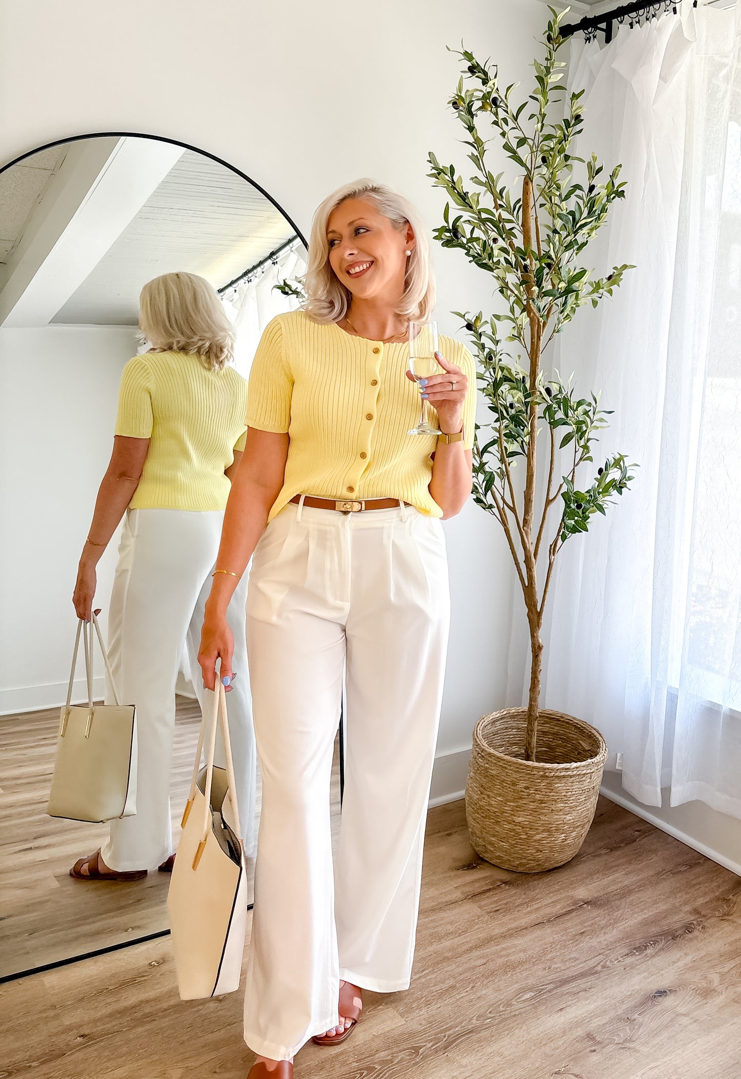 Chic business casual look for women 30s to 40s